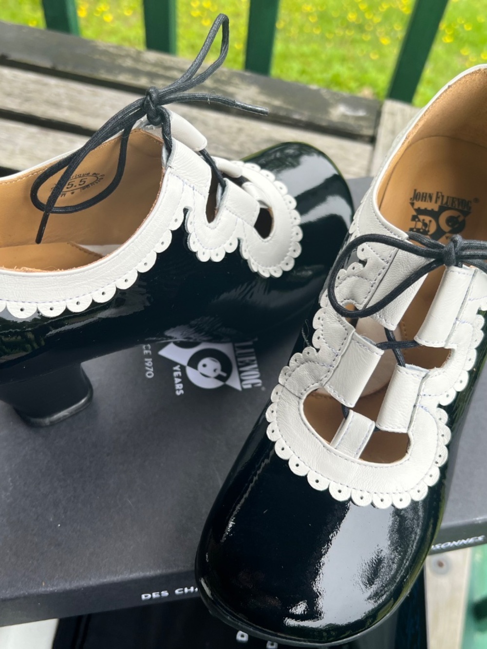 NEW in Box: John Fluevog OPERETTA MELIS: BLACK/WHITE W5.5 - Picture 3 of 4